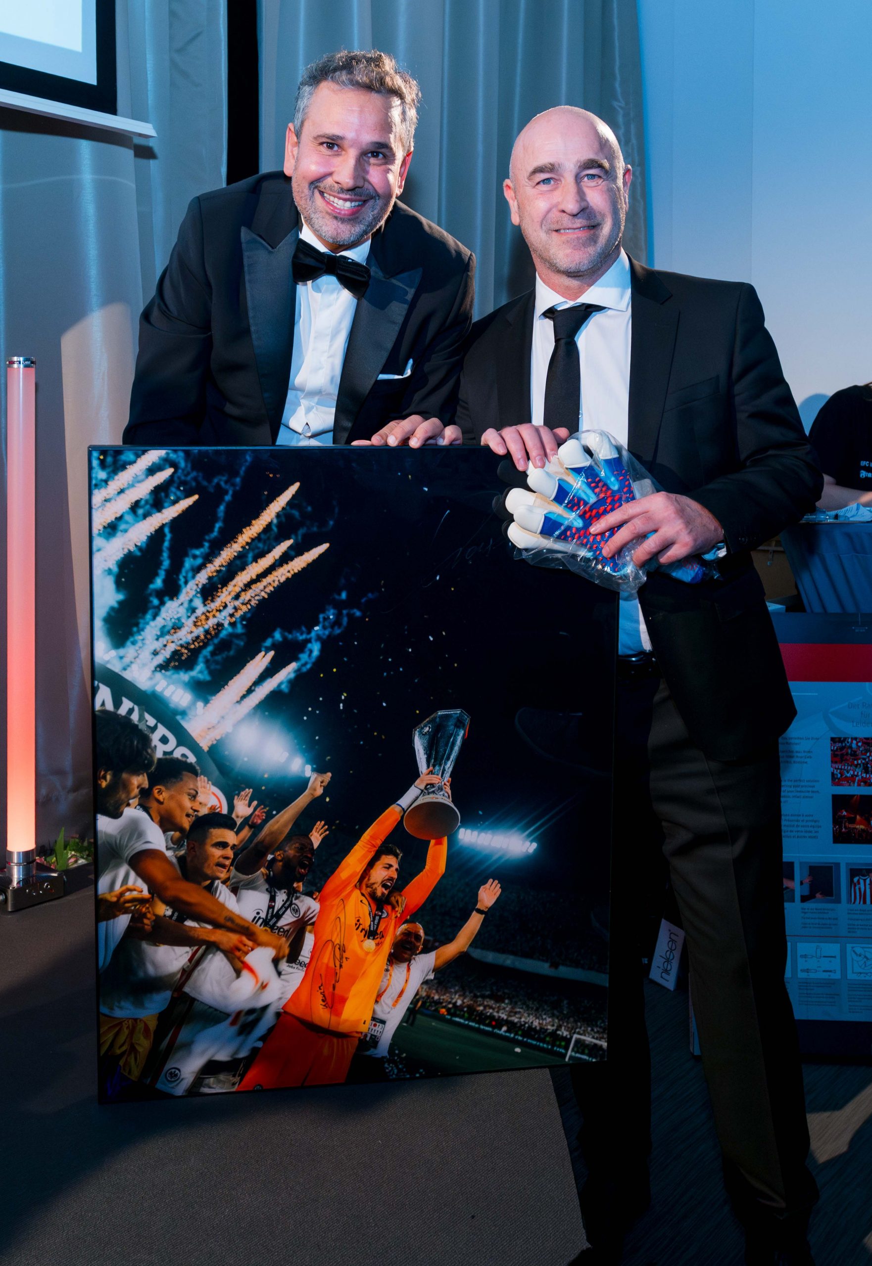 Links: Daniel Baumann (Pr&auml;sident EFC Business Eagles Frankfurt 1899 e.V.) Rechts: Andreas Jacobi (Gesch&auml;ftsf&uuml;hrender Gesellschafter)